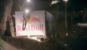 Downhill MTB in the Dark - Red Bull Dark Knights 2013 Singapore