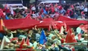 3 000 partisans d'Erdogan rassemblés à l'aéroport d'Istanbul pour le soutenir à son retour