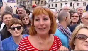 Une transhumance de moutons dans les rues de Marseille