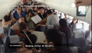 Concert improvisé à bord d'un avion en Chine - no comment