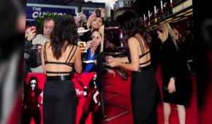 Sandra Bullock dévoile son dos à la première Des Flingueuses à Londres
