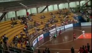 Futsal : le nouveau but incroyable de Falcao