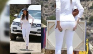 Khloe Kardashian dévoile ses formes dans un ensemble blanc