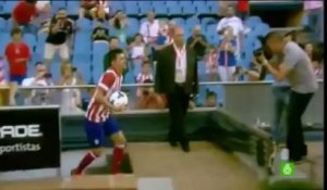 DAVID VILLA (PRESENTATION) : les fans de l'Atletico en folie !