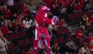La mascotte complètement déjantée des Chicago Bulls - Benny the Bull