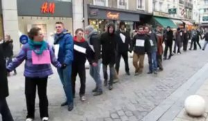 Boulogne : une cinquantaine de personnes défilent contre Génération Identitaire