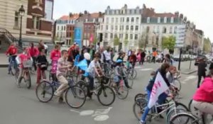 Manifestation à vélo des anti mariage pour tous dans le centre de Lille