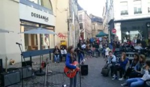 Arras: une jeune fille reprend du Jeff Buckley à la fête de la Musique
