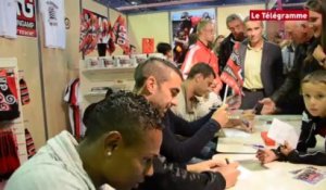 Séance de signature d'autographes de l'équipe d'En Avant Guingamp 2013 / 2014