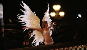 Les Anges de Victoria's Secret tournent une pub à Paris