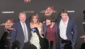 Cannes 2013 : Jennifer Lawrence et Liam Hemsworth posent pour Hunger Games 2