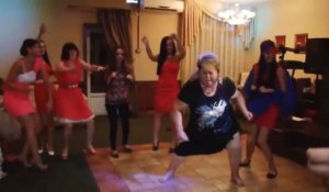 La danse de la grand mère russe