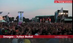 Vieilles Charrues. La foule immense se chauffe avant Sting