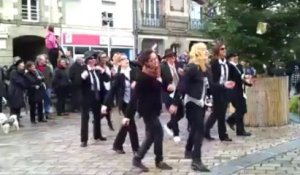 Loudéac. Flashmob au marché de Noël