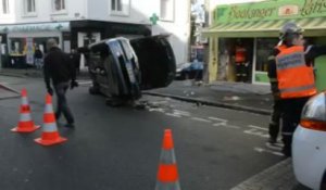 Lorient. La voiture percute la boulangerie et retombe sur le toit