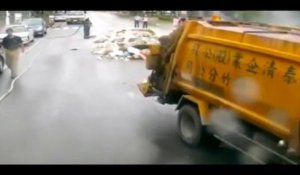 Une explosion de déchets en pleine rue.
