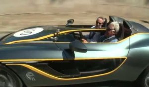 Jay Leno s'amuse au volant du concept Aston Martin CC100
