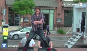 L'acteur américain Channing Tatum parodie le grand écart de Van Damme