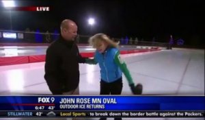 Journaliste qui se croûte en live sur une patinoire!