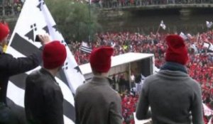 Les syndicats prennent leurs distances avec les bonnets rouges - 23/11/13