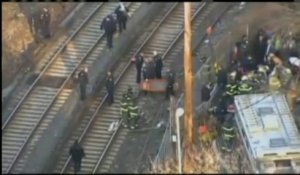 Un train de banlieue déraille à New York et fait au moins quatre morts