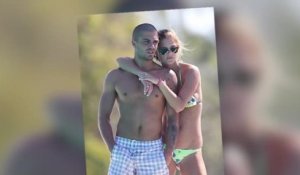 Nina Agdal en bikini à la Barbade avec son petit-ami Max George