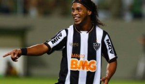 Ronaldinho s'offre un maître coup franc pour son retour !
