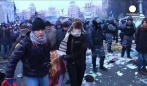 Kiev : les forces de l'ordre échouent à déloger les manifestants de leurs places fortes