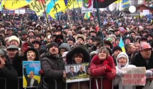 Ukraine : l'opposition dénonce un "simulacre", après la table ronde