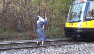 Gandalf fait face au tramway! "Tu ne passeras pas!!!!!"