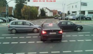 Road Rage qui finit mal pour une BMW... Crash de fou!