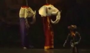 Un ballet de danse hilarant - Le lion fait du Michael Jackson!