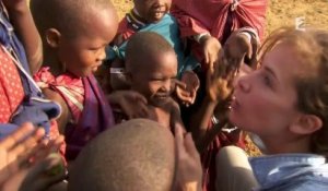 Rendez-vous en Terre Inconnue - Mélissa Theuriau et les enfants Maasaï - 21/01/14