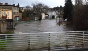 Inondations : l'île de Locastel cernée par les eaux
