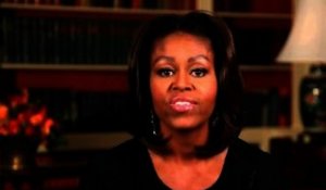 Michelle Obama souhaite la bienvenue en français à François Hollande - 11/02