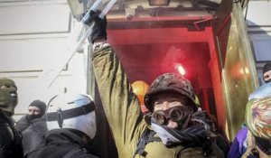 Kiev : les manifestants prennent d'assaut le siège du parti au pouvoir