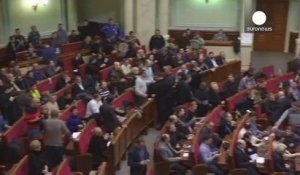 Le parlement ukrainien cherche à  stopper le bain de sang