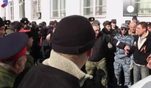Le siège de la marine à Sébastopol aux mains de milices pro-russes