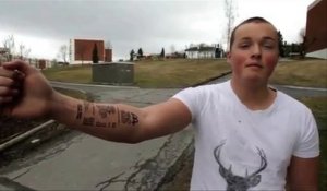 Il se fait tatouer son ticket de McDo sur le bras