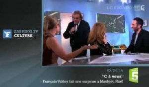 Zapping TV : le chanteur François Valéry débarque sans prévenir dans "C à vous"