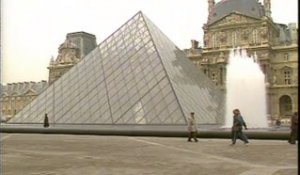 Extrait 14 Paris MashUp : La pyramide du Louvre