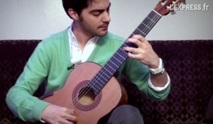 Milos Karadaglic et sa guitare en session acoustique