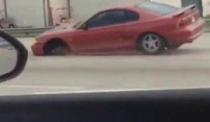 Conduire une Mustang à 3 roue sur l'autoroute