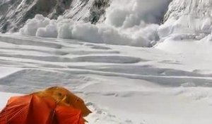 Vidéo de l'avalanche du Mont Everest du 18 avril 2014