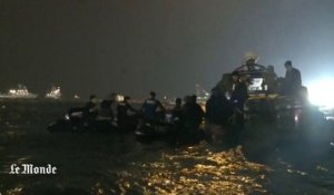 Ferry naufragé : les recherches sous-marines continuent en Corée du Sud