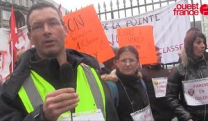Carte scolaire de la Manche : les parents de Virey manifestent devant l'inspection à Saint-Lô