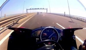 R6 vs R1 : 295 km/h sur un pont