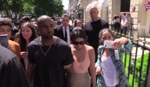 Kim Kardashian son shopping sans soutien-gorge en vidéo