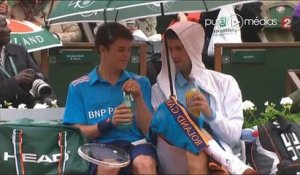 Roland Garros : Novak Djokovic abrite son ramasseur de balles