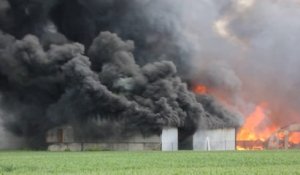Spectaculaire incendie d'une entreprise agricole à Mory (2/2)